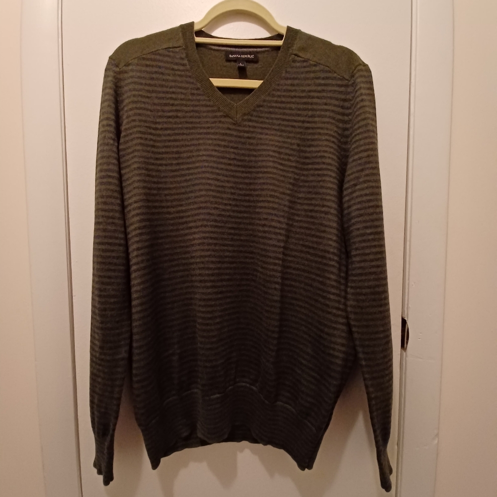 Banana Republic Merino Extra Fine Wool Striped V-Neck Sweater - Men's - Size L